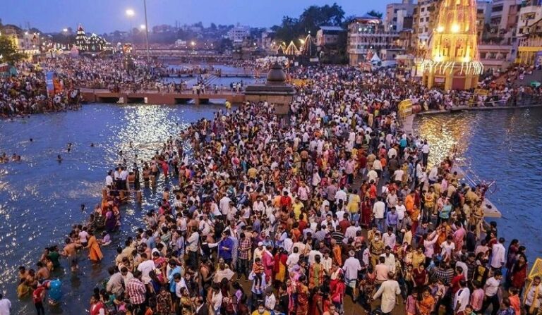 Mahakumbh Traffic Update 🚦 | प्रयागराज में ट्रेन पकड़ने का सही प्लान!