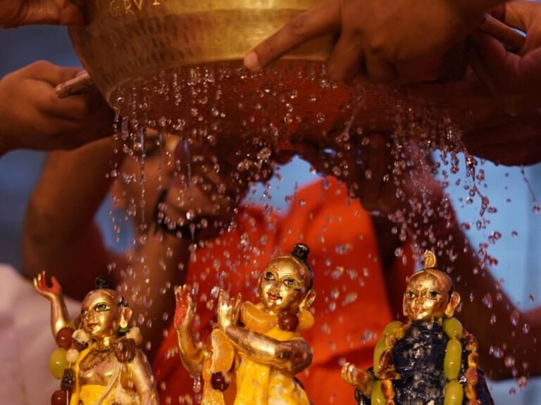 इस्कॉन मंदिरों में गौर पूर्णिमा महोत्सव: संकीर्तन, पालकी यात्रा और भव्य अभिषेक