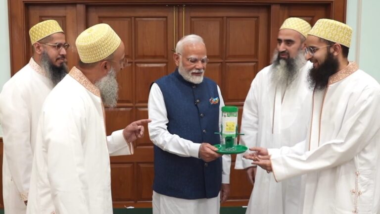 वक्फ संशोधन कानून पर आभार जताने पीएम मोदी से मिले दाऊदी बोहरा समुदाय के प्रतिनिधि