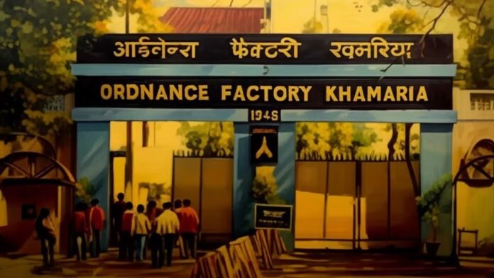 ऑर्डनेंस फैक्ट्री में सुरक्षा जांच करते जवान